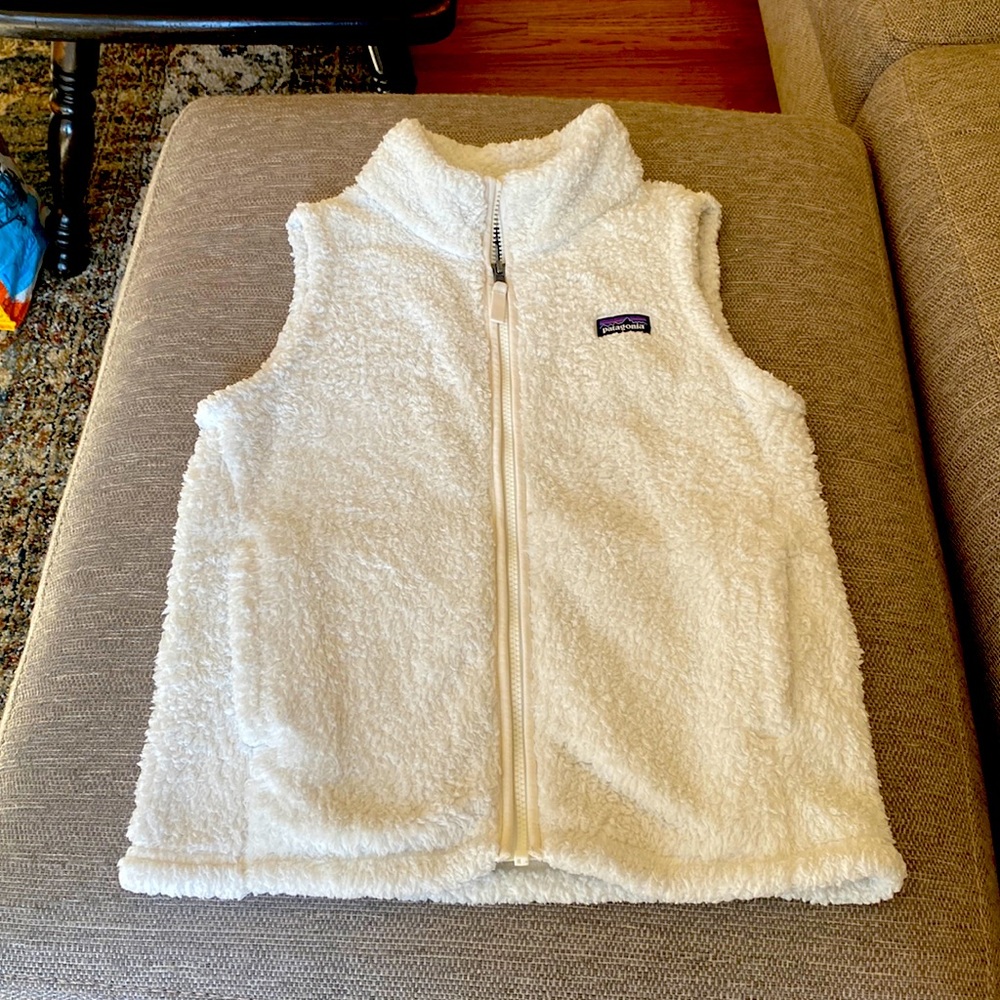 EEUC Patagonia girls XL(14) Sherpa White vest